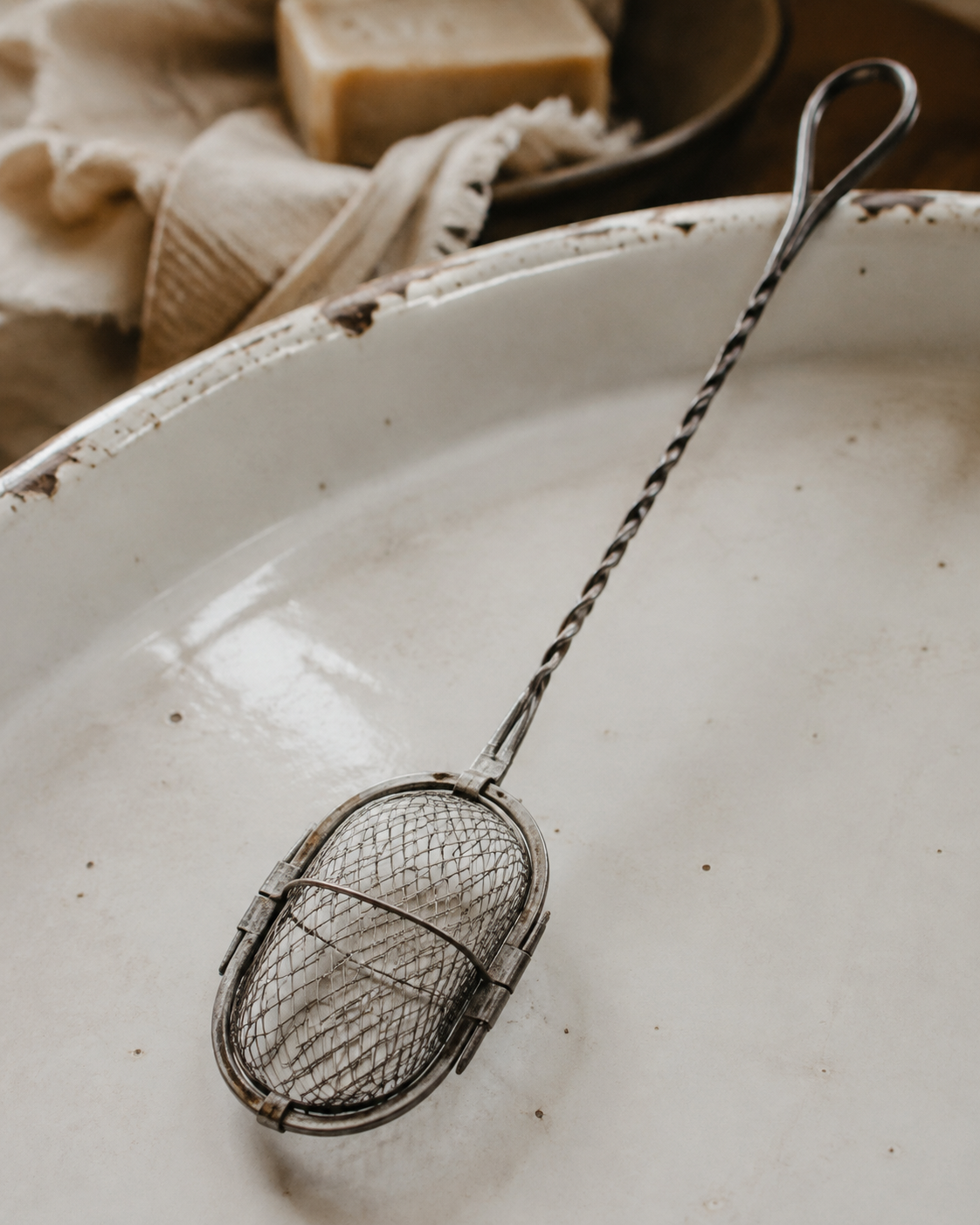 Mom Kept This Strange Wire Cage Beside the Sink for 30 Years